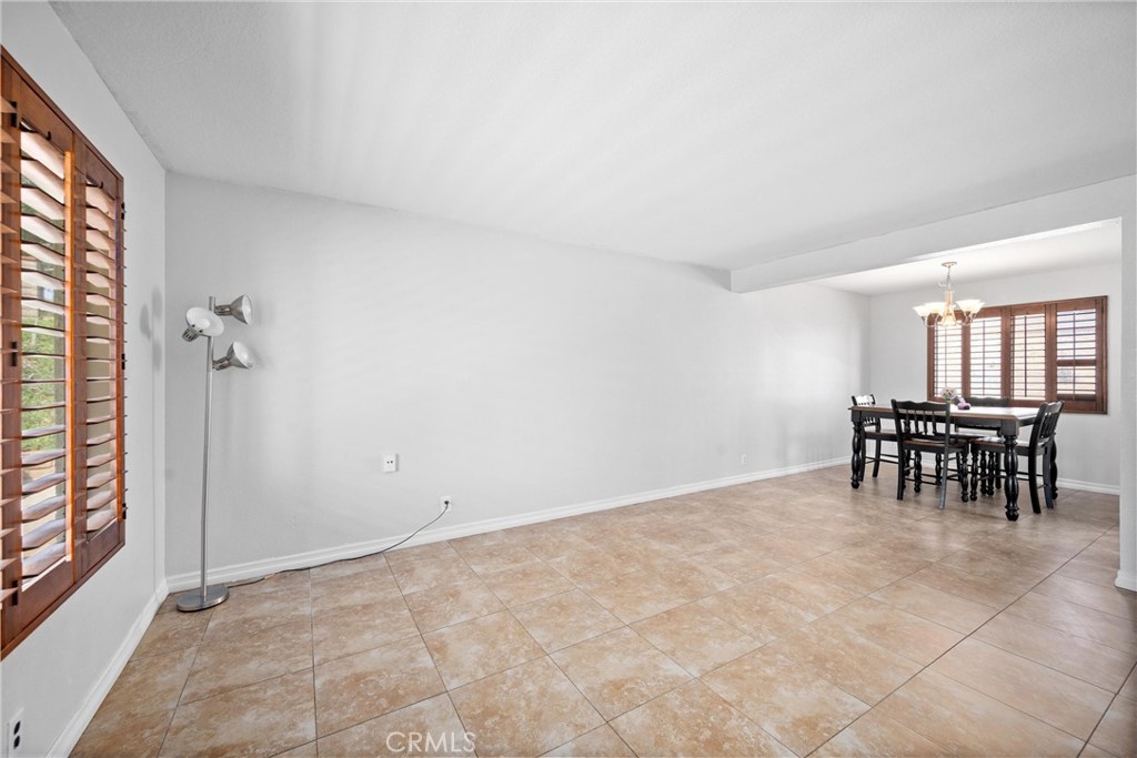 10703 Valley Drive Riverside, CA 92505 - Photo 6 of 36