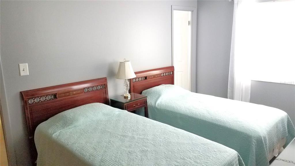 1801 Restful Drive, Unit N7 Bradenton, FL 34207 - Photo 17 of 24 a bedroom with two bed and a mirror