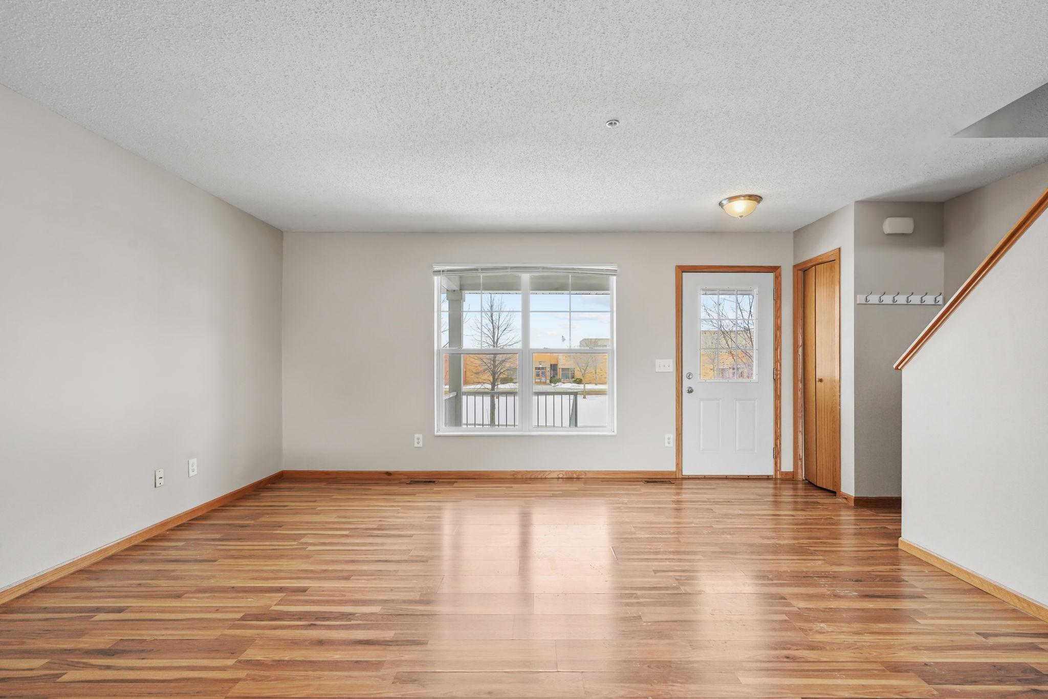 2880 Clover Ridge Drive Chaska, MN 55318 - Photo 7 of 28