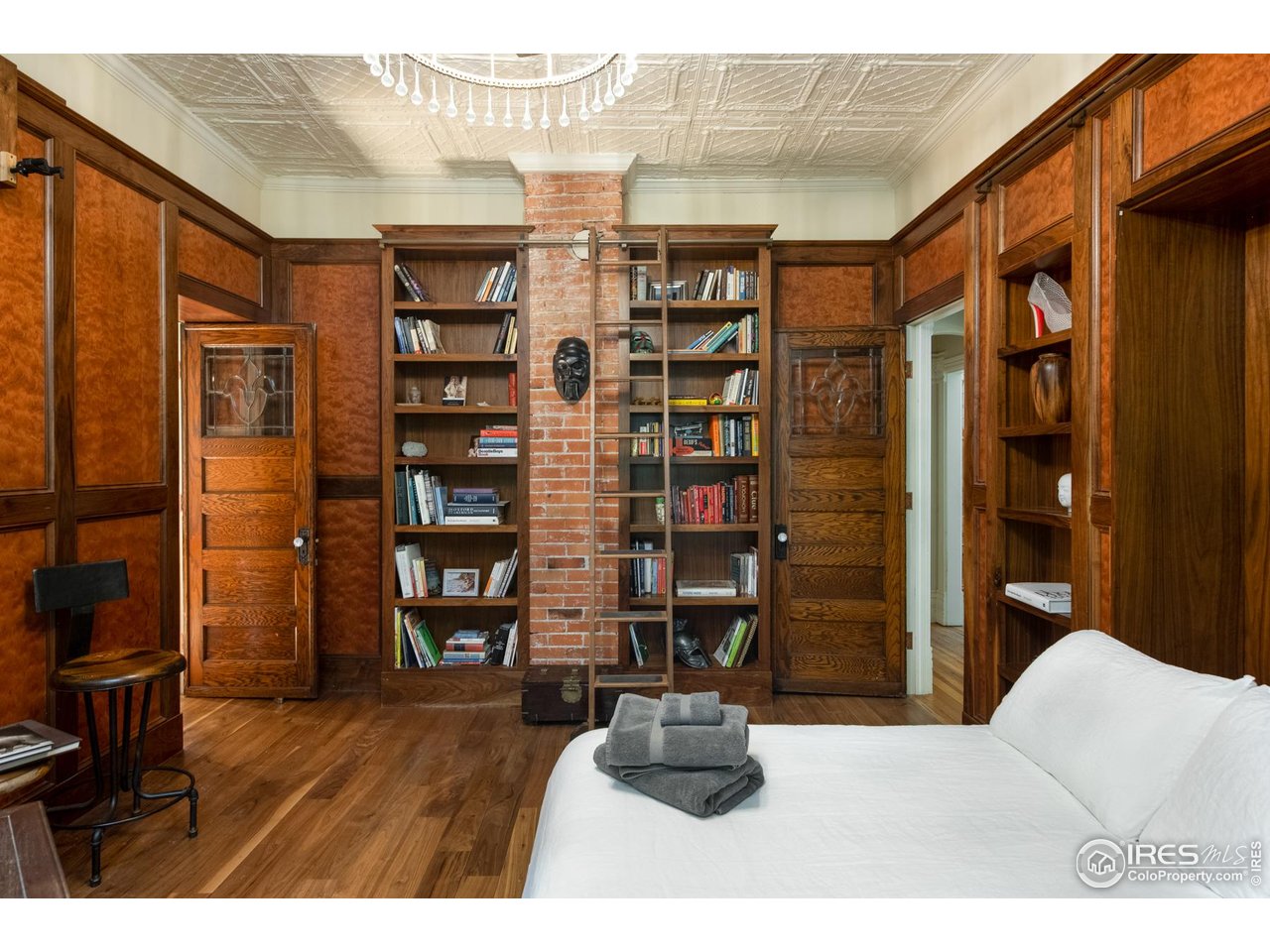 643 Mapleton Avenue Boulder, CO 80304 - Photo 22 of 50 a view of a livingroom with bookshelf and a potted plant