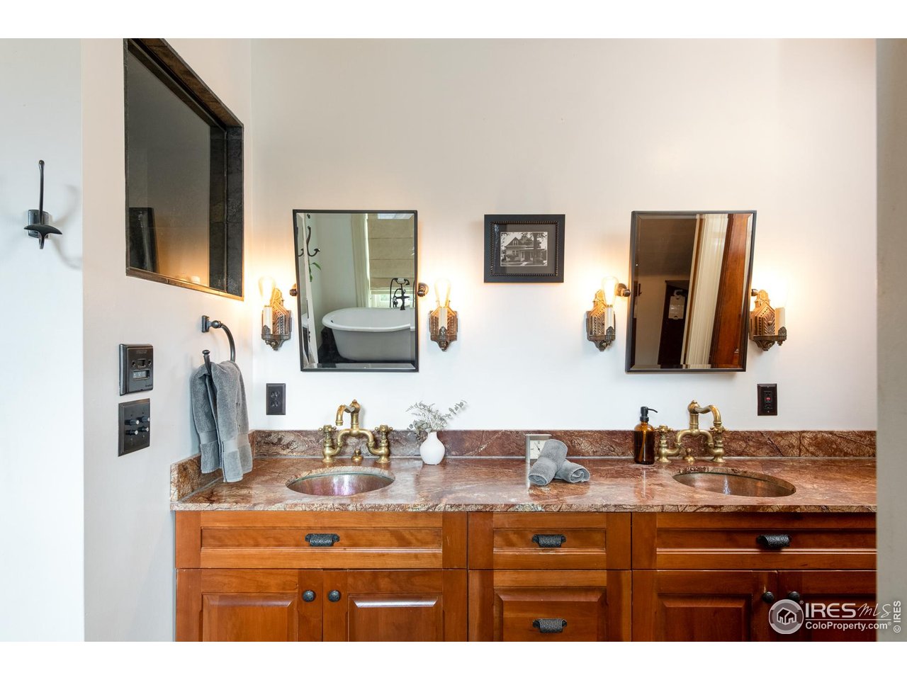 643 Mapleton Avenue Boulder, CO 80304 - Photo 28 of 50 a bathroom with a sink and a mirror