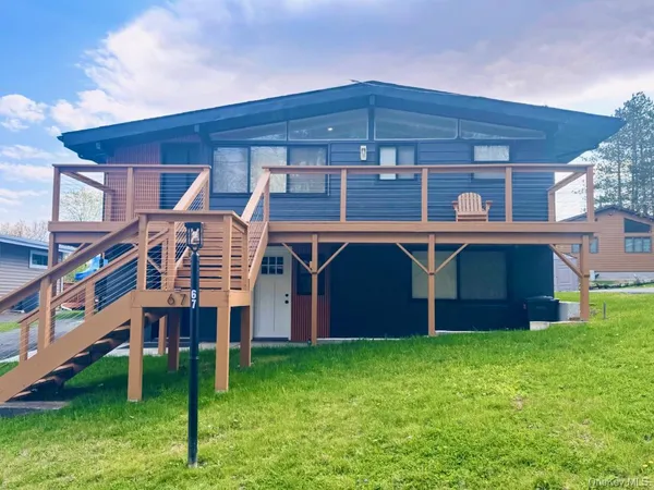 $549,000 | 67 West Shore Road, Kauneonga Lake, NY 12749