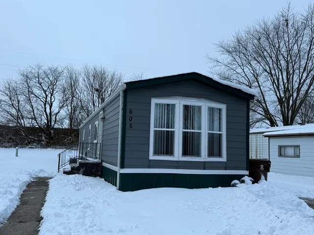 a house view with a outdoor space
