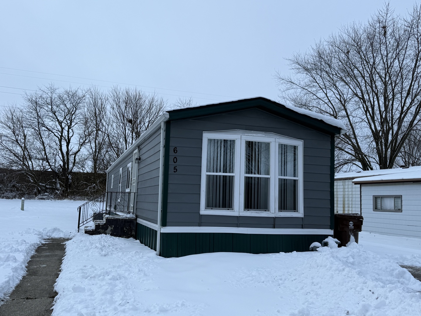 a house view with a outdoor space