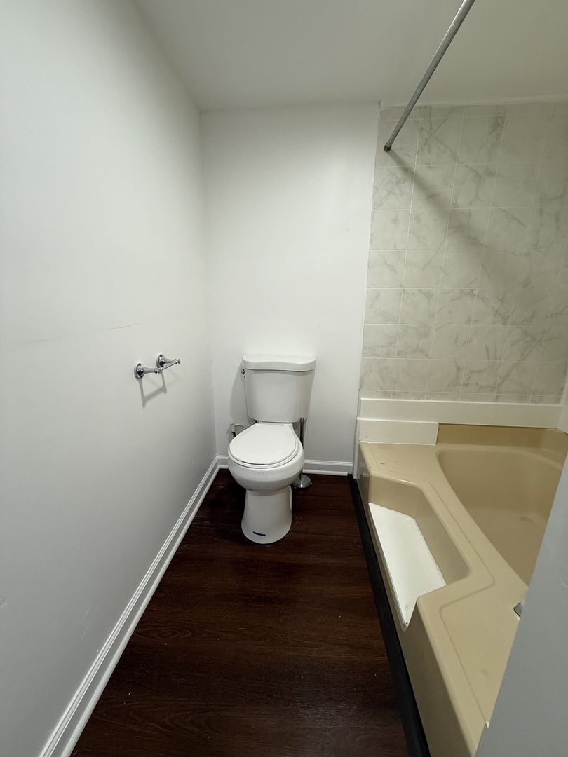 605 Tanglewood Road Matteson, IL 60443 - Photo 11 of 18 a bathroom with a toilet and a sink