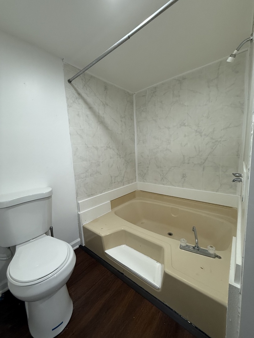 605 Tanglewood Road Matteson, IL 60443 - Photo 12 of 18 a bathroom with a sink and a toilet