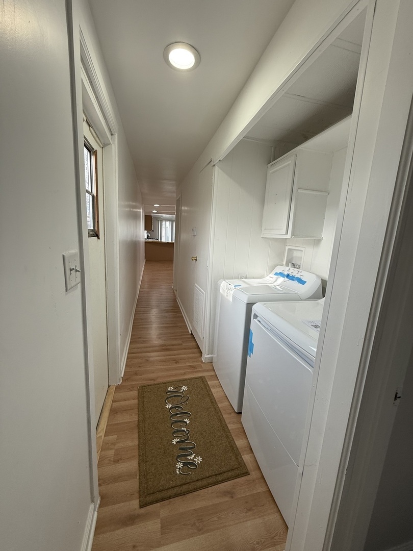 605 Tanglewood Road Matteson, IL 60443 - Photo 9 of 18 a view of a hallway with washer and dryer