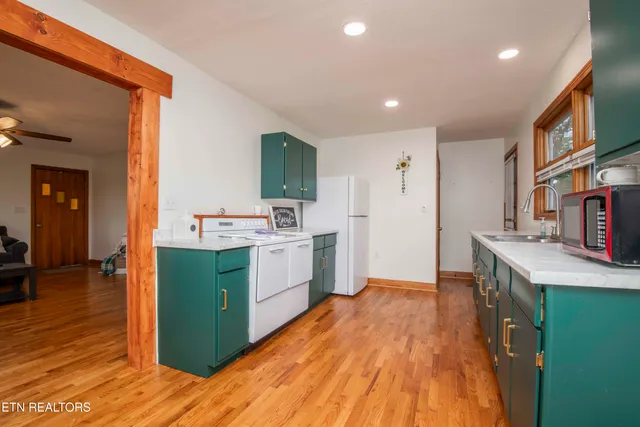 $315,000 | 2931 East Emory Road, Knoxville, TN 37938