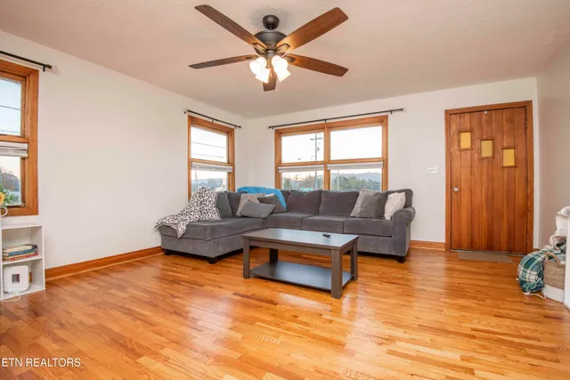 $315,000 | 2931 East Emory Road, Knoxville, TN 37938