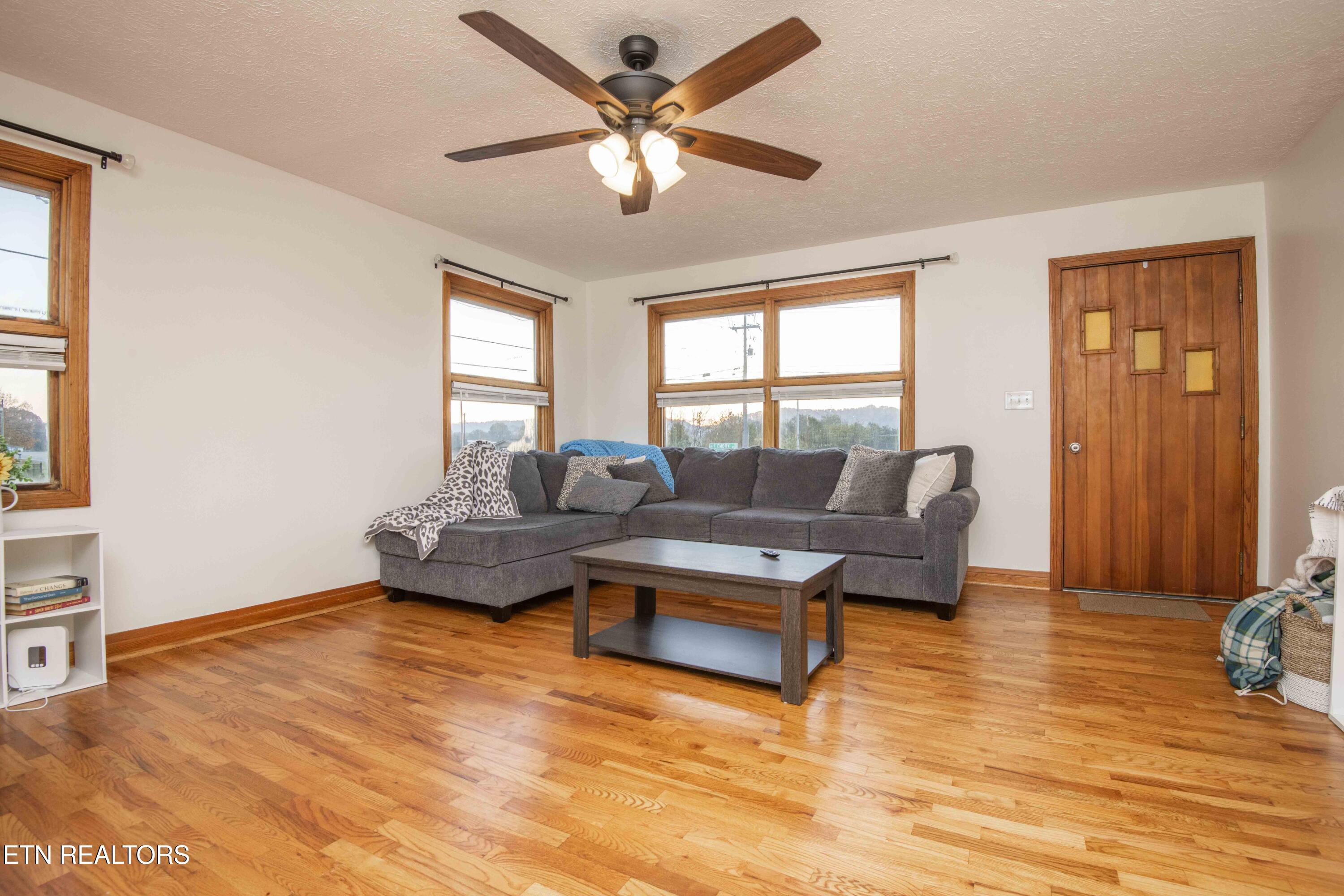 2931 East Emory Road Knoxville, TN 37938 - Photo 21 of 35 living 1_1