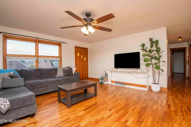 $315,000 | 2931 East Emory Road, Knoxville, TN 37938