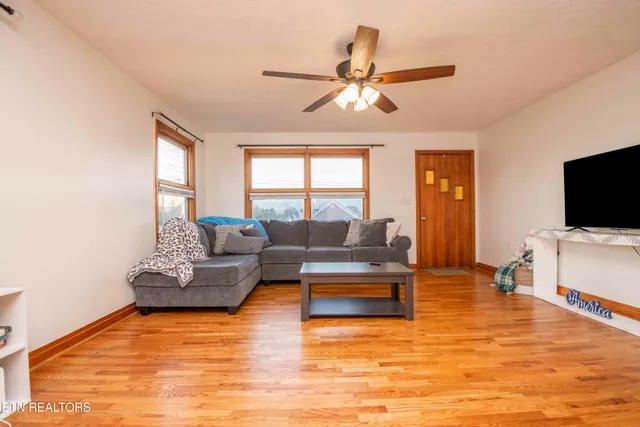 $315,000 | 2931 East Emory Road, Knoxville, TN 37938