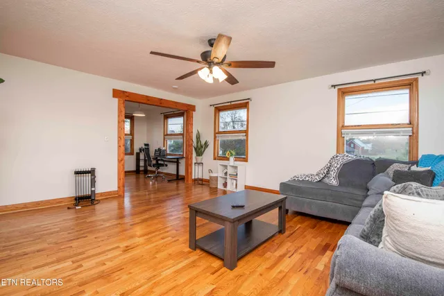 $315,000 | 2931 East Emory Road, Knoxville, TN 37938