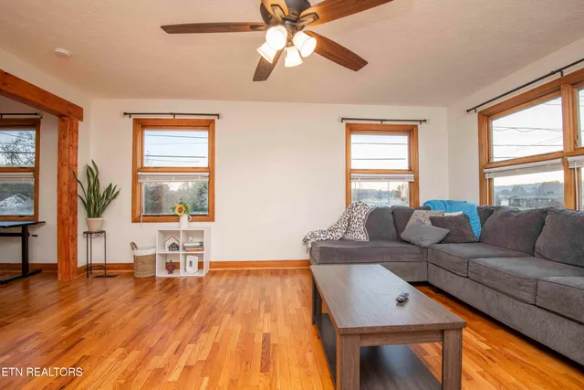 $315,000 | 2931 East Emory Road, Knoxville, TN 37938