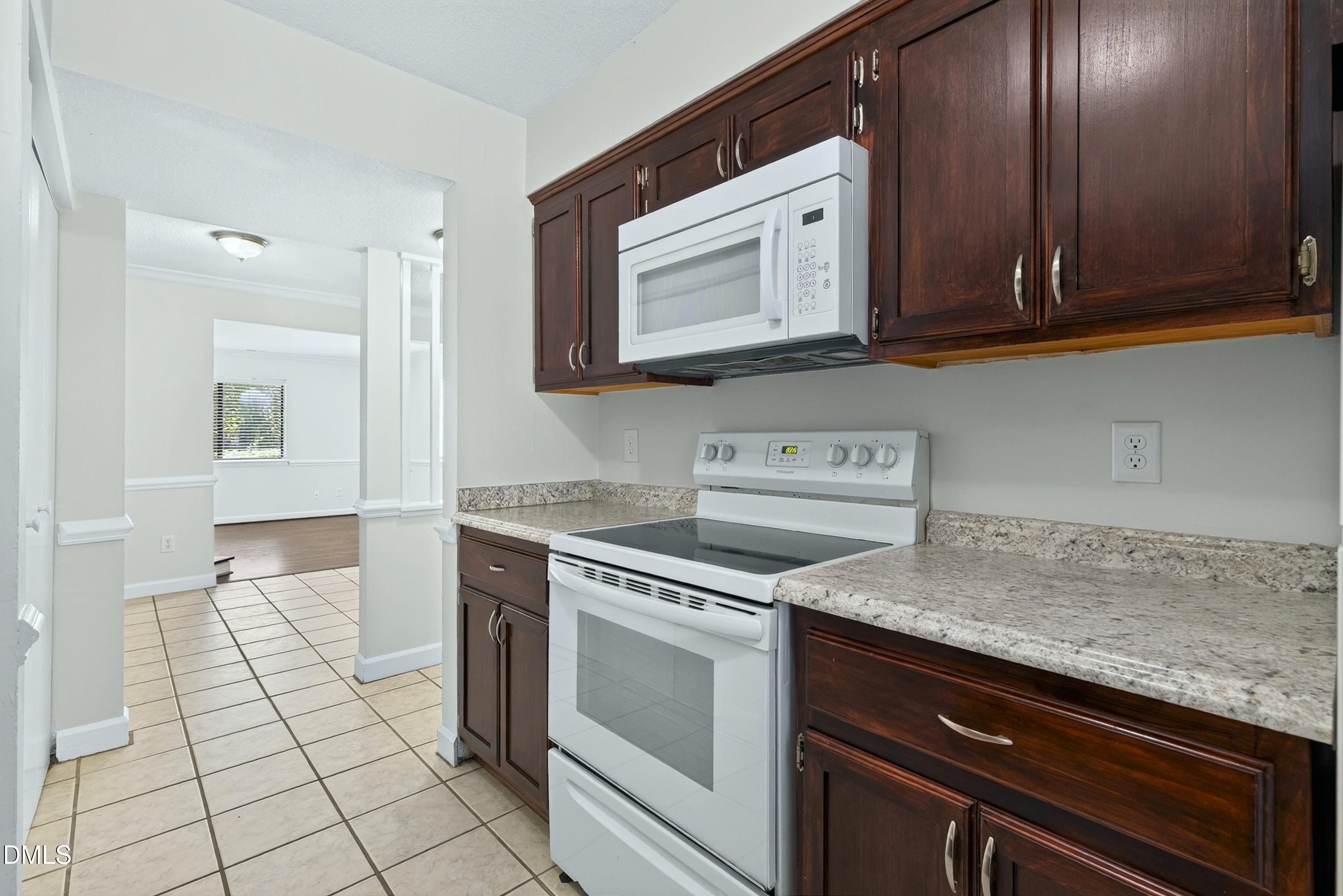 5823 Shady Grove Circle Raleigh, NC 27609 - Photo 13 of 23 5823Scene-20
