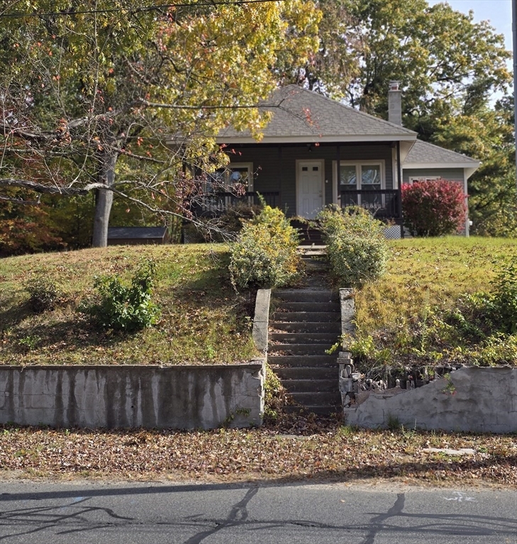 41 Villanova Street Springfield, MA 01108 - Photo 3 of 4 a front view of a house with garden