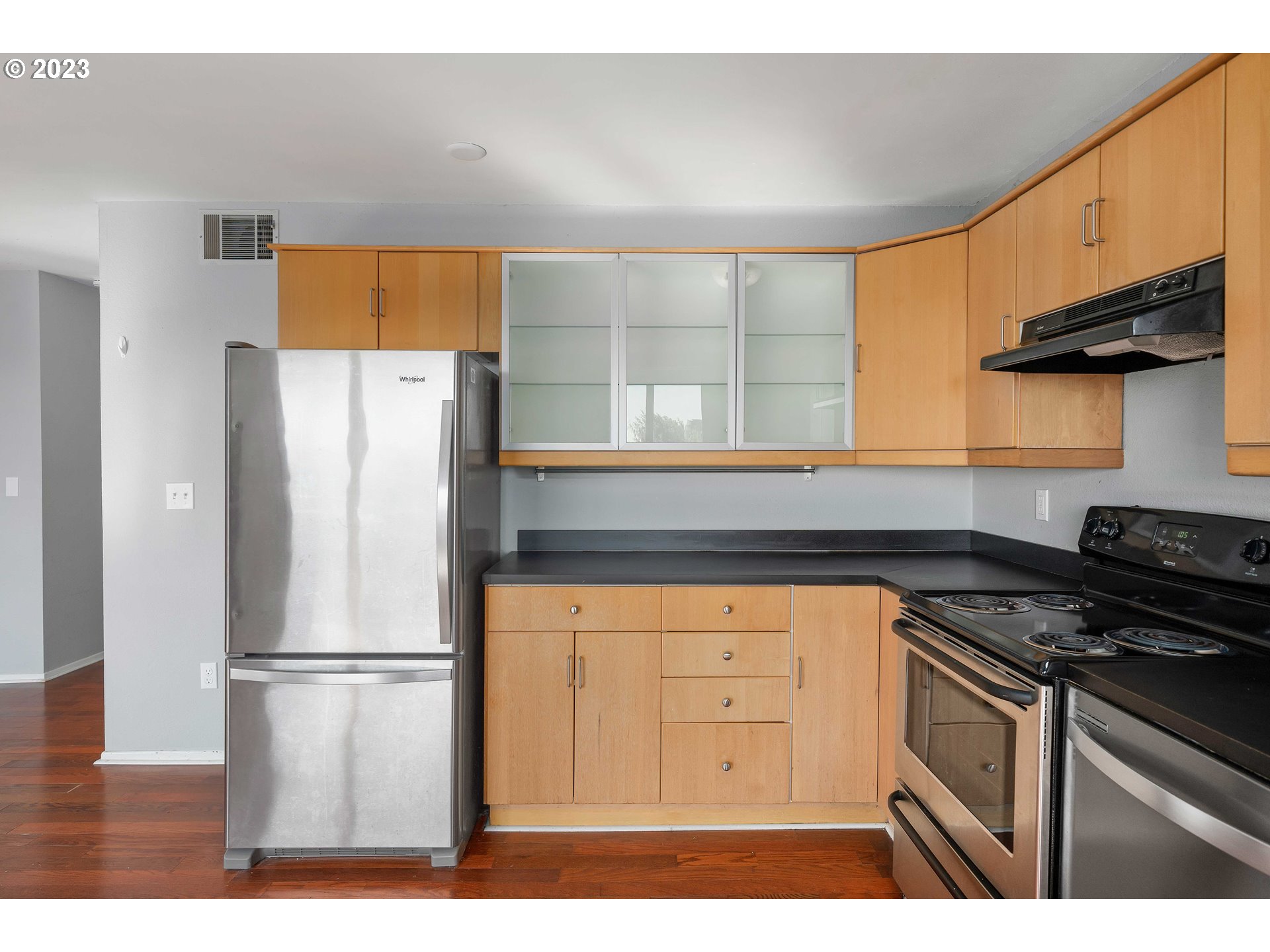 3701 Southwest Condor Avenue, Unit E1 Portland, OR 97239 - Photo 12 of 35 Gallery Image 12