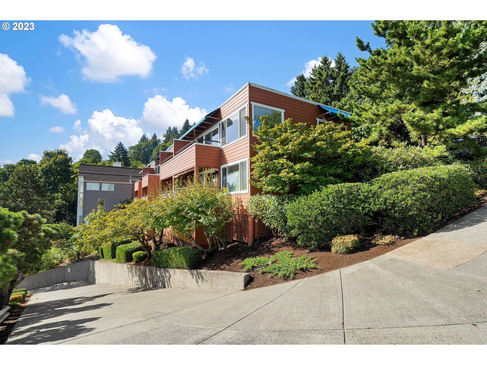 3701 Southwest Condor Avenue, Unit E1 Portland, OR 97239 - Photo 2 of 35 Gallery Image 2