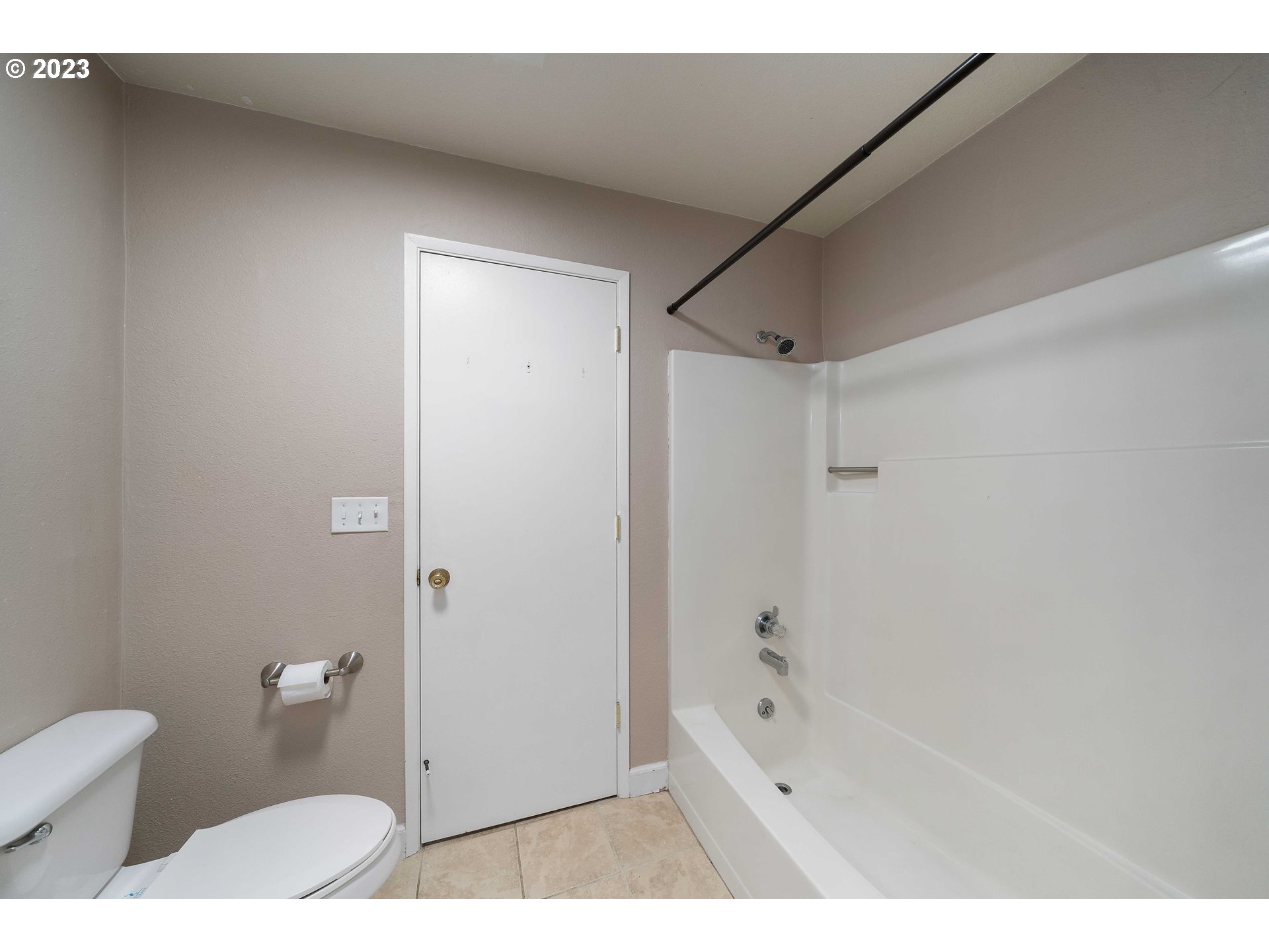 3701 Southwest Condor Avenue, Unit E1 Portland, OR 97239 - Photo 26 of 35 Gallery Image 26