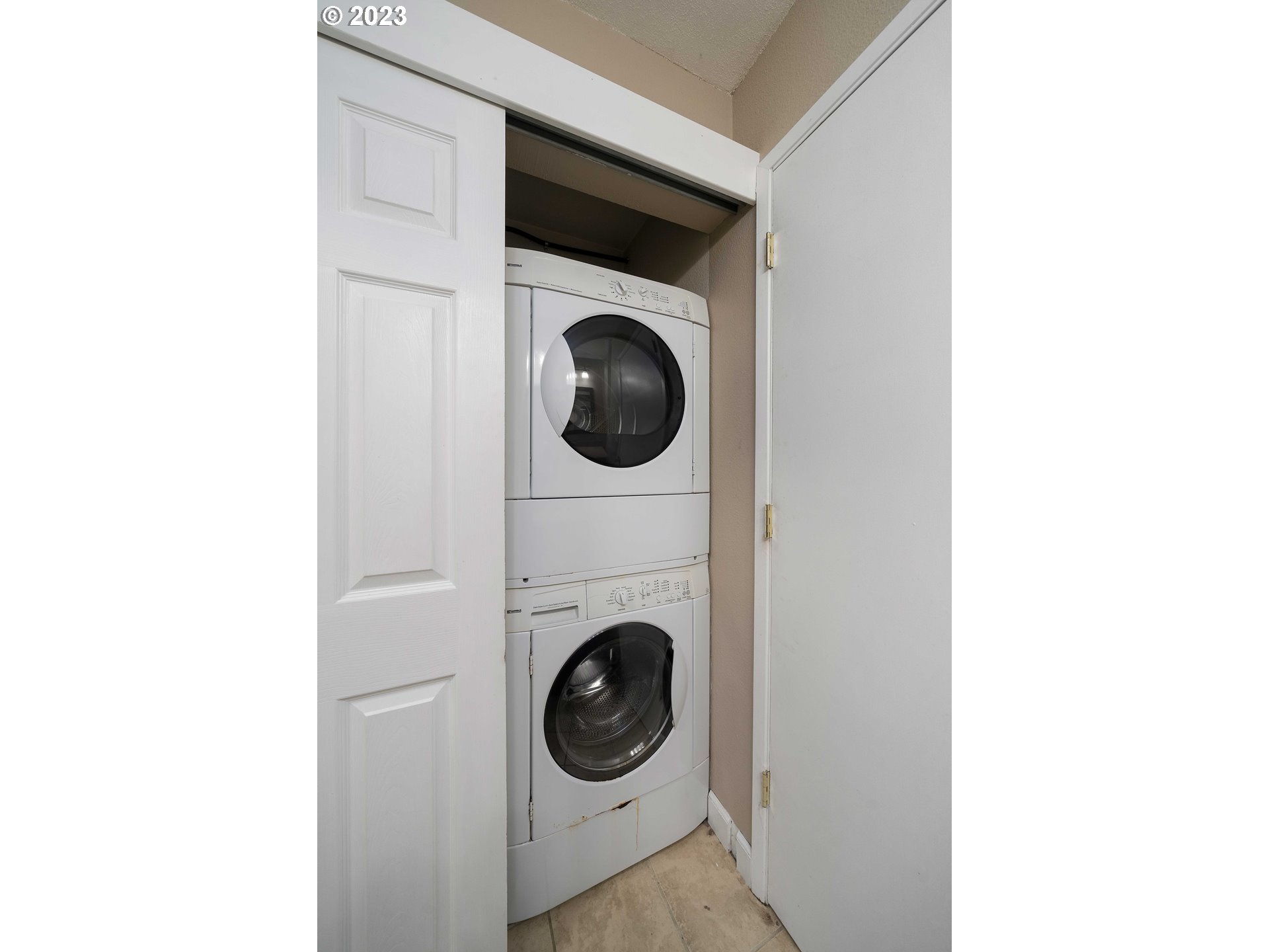 3701 Southwest Condor Avenue, Unit E1 Portland, OR 97239 - Photo 28 of 35 Gallery Image 28