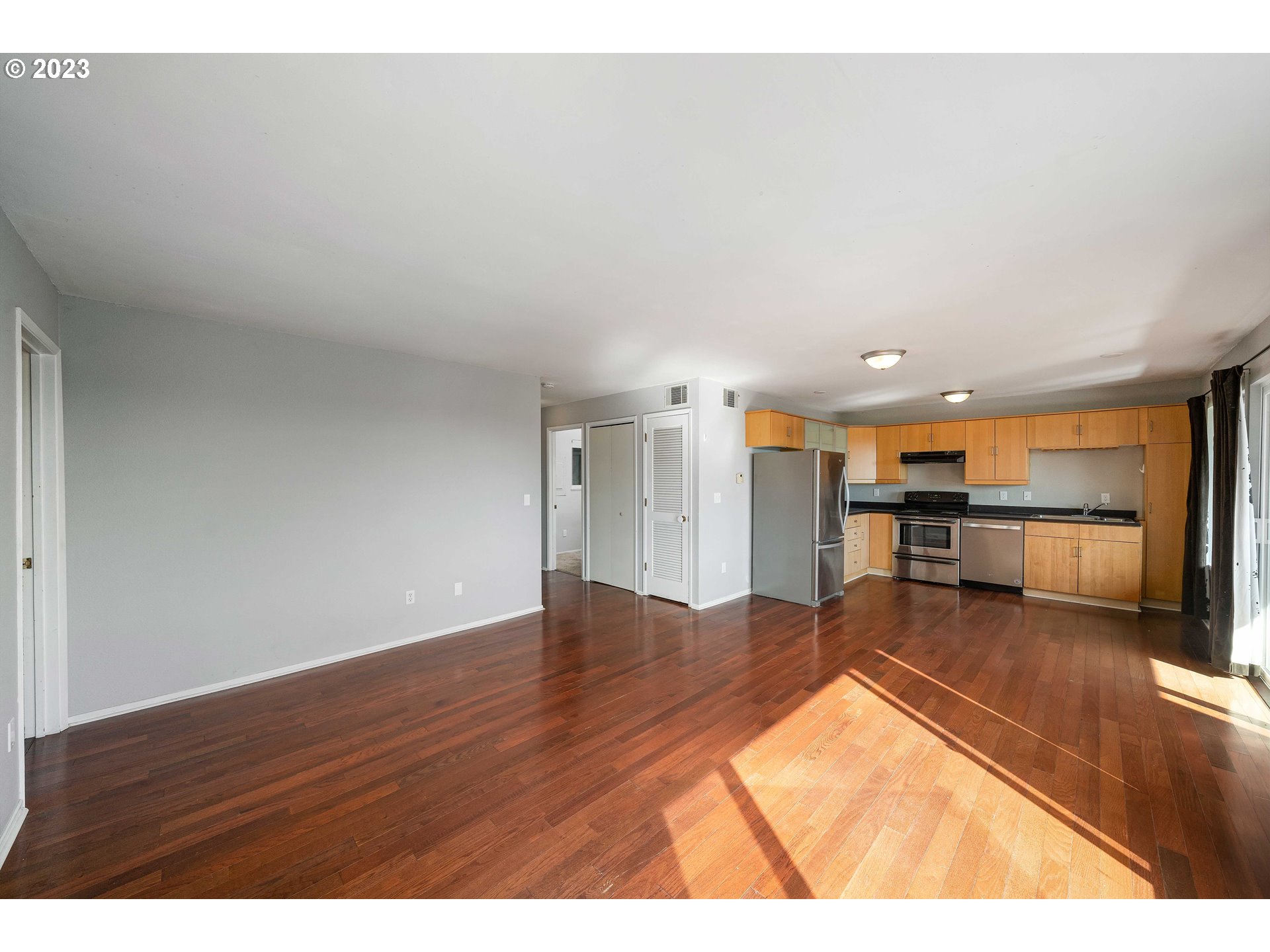 3701 Southwest Condor Avenue, Unit E1 Portland, OR 97239 - Photo 7 of 35 Gallery Image 7