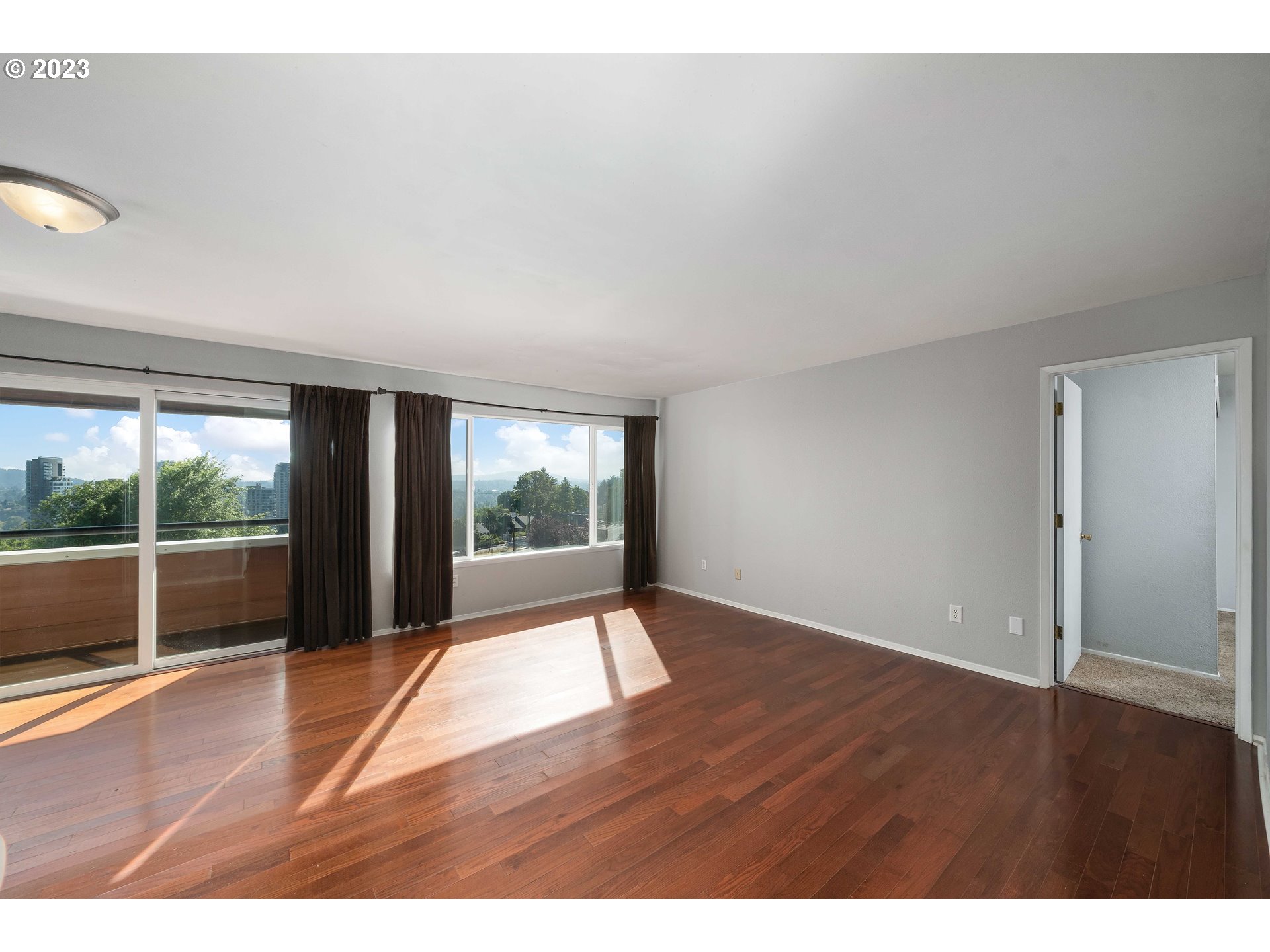 3701 Southwest Condor Avenue, Unit E1 Portland, OR 97239 - Photo 8 of 35 Gallery Image 8