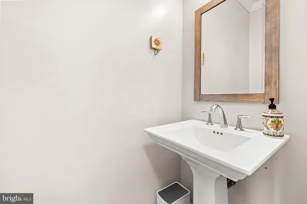 $3,500 | 211 West Hill Street, Baltimore, MD 21230