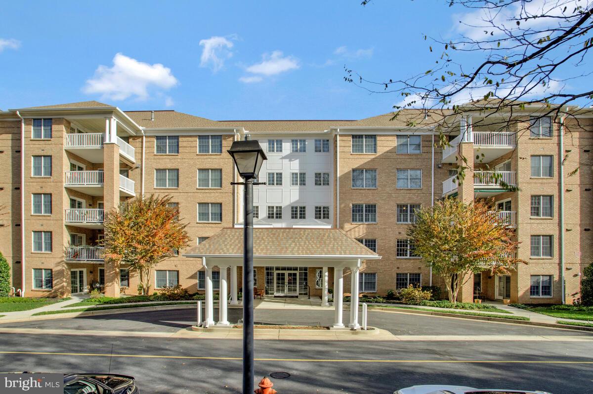Welcome to 12300 Rosslare Ridge-Secure Building