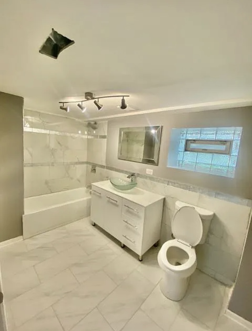 7806 South Rhodes Avenue Chicago, IL 60619 - Photo 14 of 17