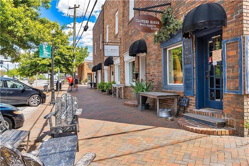 16218 Henderson Road Milton, GA 30004 - Photo 63 of 70 a view of a building with sitting area