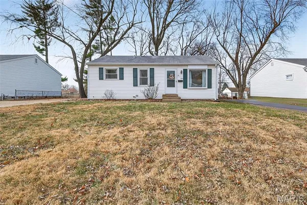$220,000 | 12157 Belaire Place, Maryland Heights, MO 63043