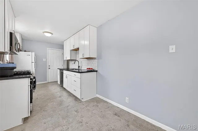 $225,000 | 12157 Belaire Place, Maryland Heights, MO 63043