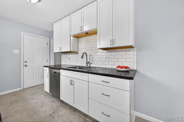 $225,000 | 12157 Belaire Place, Maryland Heights, MO 63043