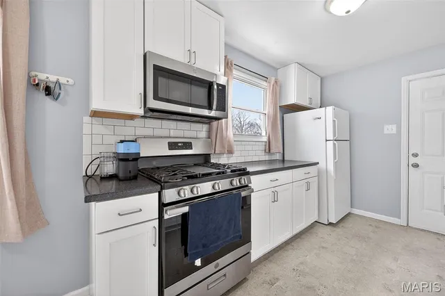 $225,000 | 12157 Belaire Place, Maryland Heights, MO 63043