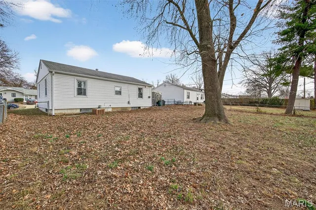 $225,000 | 12157 Belaire Place, Maryland Heights, MO 63043