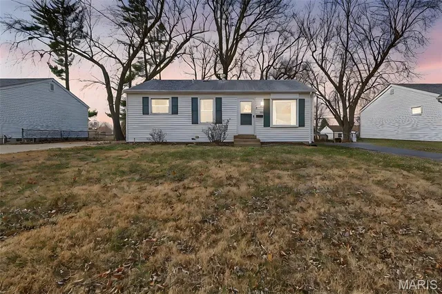 $225,000 | 12157 Belaire Place, Maryland Heights, MO 63043