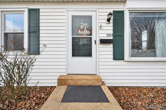 $225,000 | 12157 Belaire Place, Maryland Heights, MO 63043