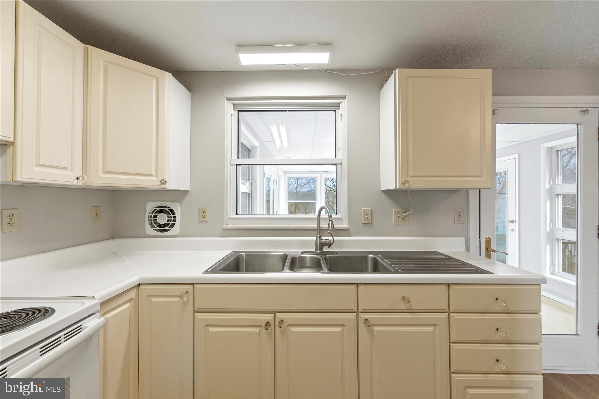 12702 Lunan Road Clinton, MD 20735 - Photo 12 of 35 Gallery Image 12