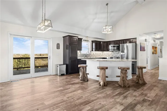 $600,000 | 31731 Lookout Road, Paola, KS 66071