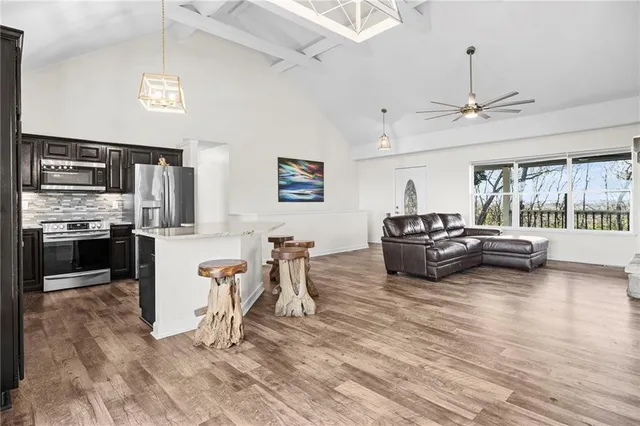 $600,000 | 31731 Lookout Road, Paola, KS 66071