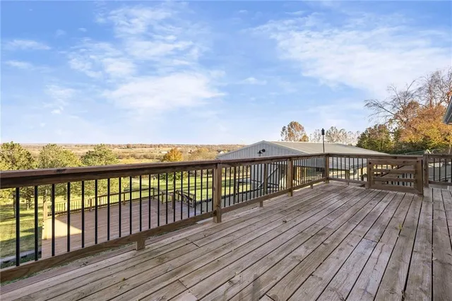 $600,000 | 31731 Lookout Road, Paola, KS 66071