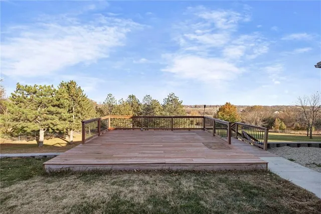 $600,000 | 31731 Lookout Road, Paola, KS 66071