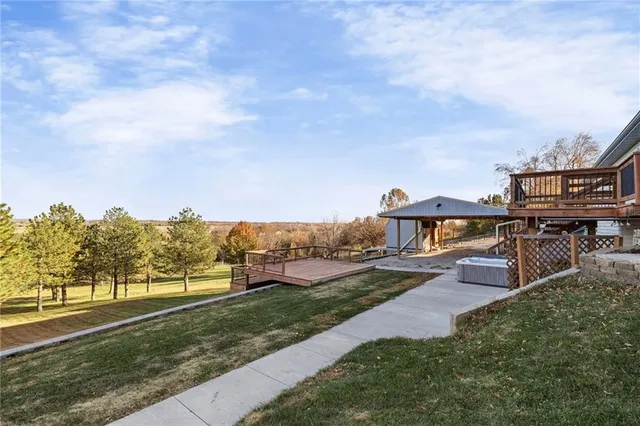 $600,000 | 31731 Lookout Road, Paola, KS 66071