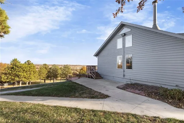 $600,000 | 31731 Lookout Road, Paola, KS 66071