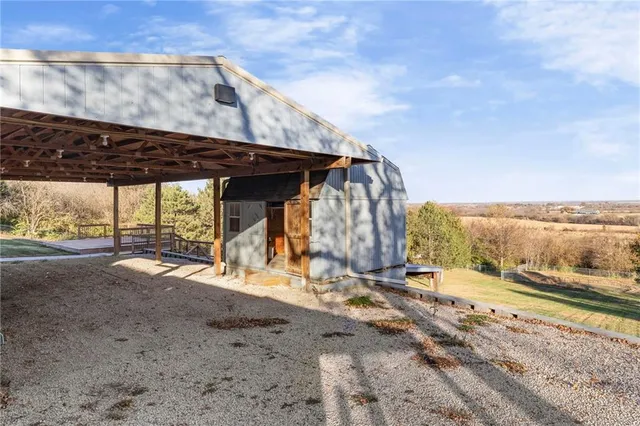 $600,000 | 31731 Lookout Road, Paola, KS 66071