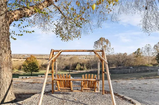 $600,000 | 31731 Lookout Road, Paola, KS 66071