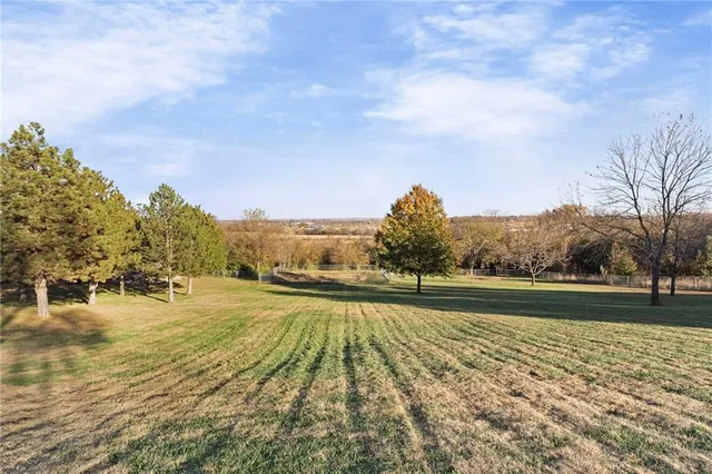 $600,000 | 31731 Lookout Road, Paola, KS 66071