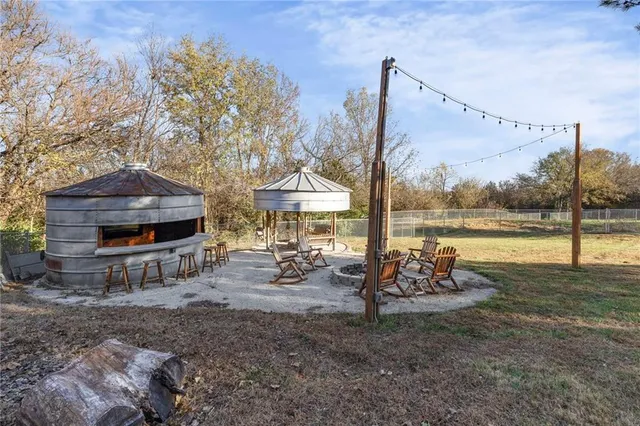 $600,000 | 31731 Lookout Road, Paola, KS 66071
