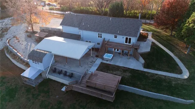 $600,000 | 31731 Lookout Road, Paola, KS 66071