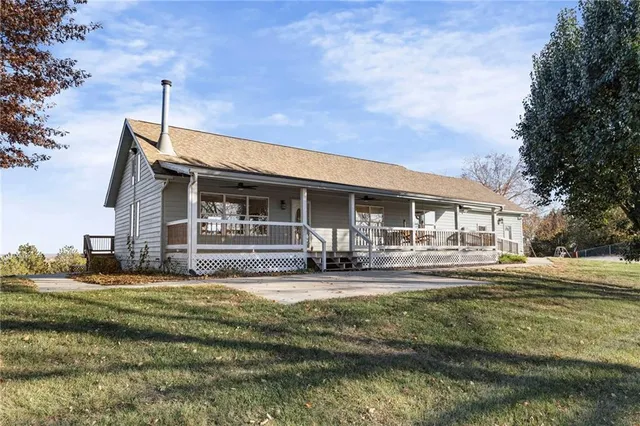 $600,000 | 31731 Lookout Road, Paola, KS 66071
